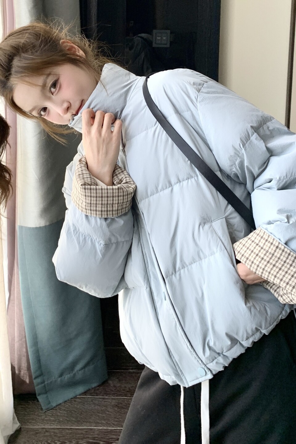 蓝色格子两面穿短款羽绒服外套女冬季2025新款千金感白鸭绒面包服,女装羽绒服,2D073