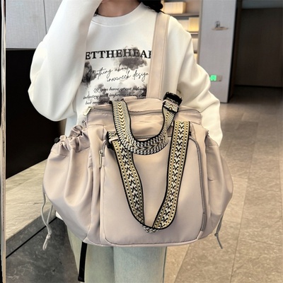 百变摇篮旅行大容量多功能时尚手提双肩包2025母婴外出轻便妈咪包