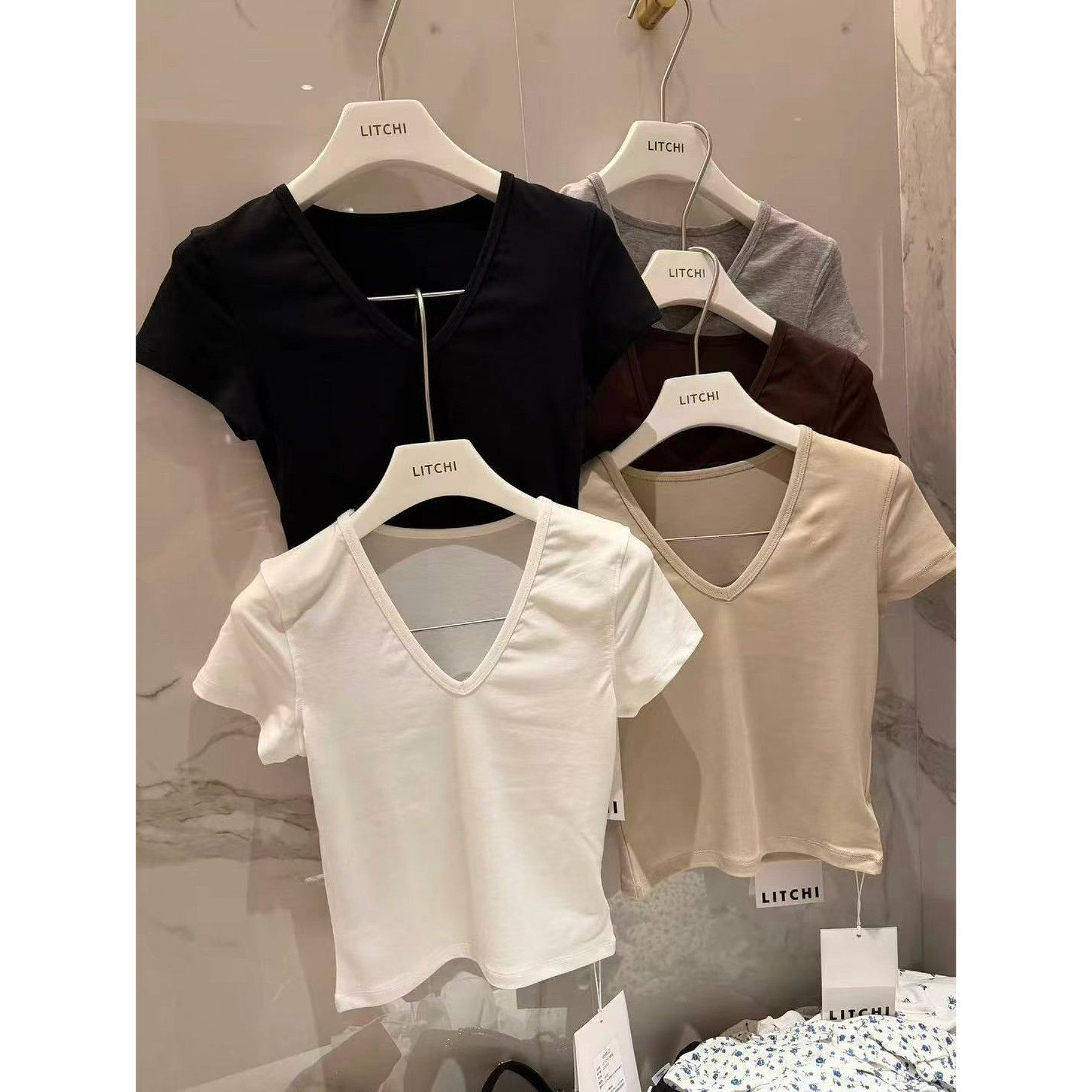 2026夏季新款 简约基础纯色V领正肩短袖t恤女辣妹修身上衣潮
