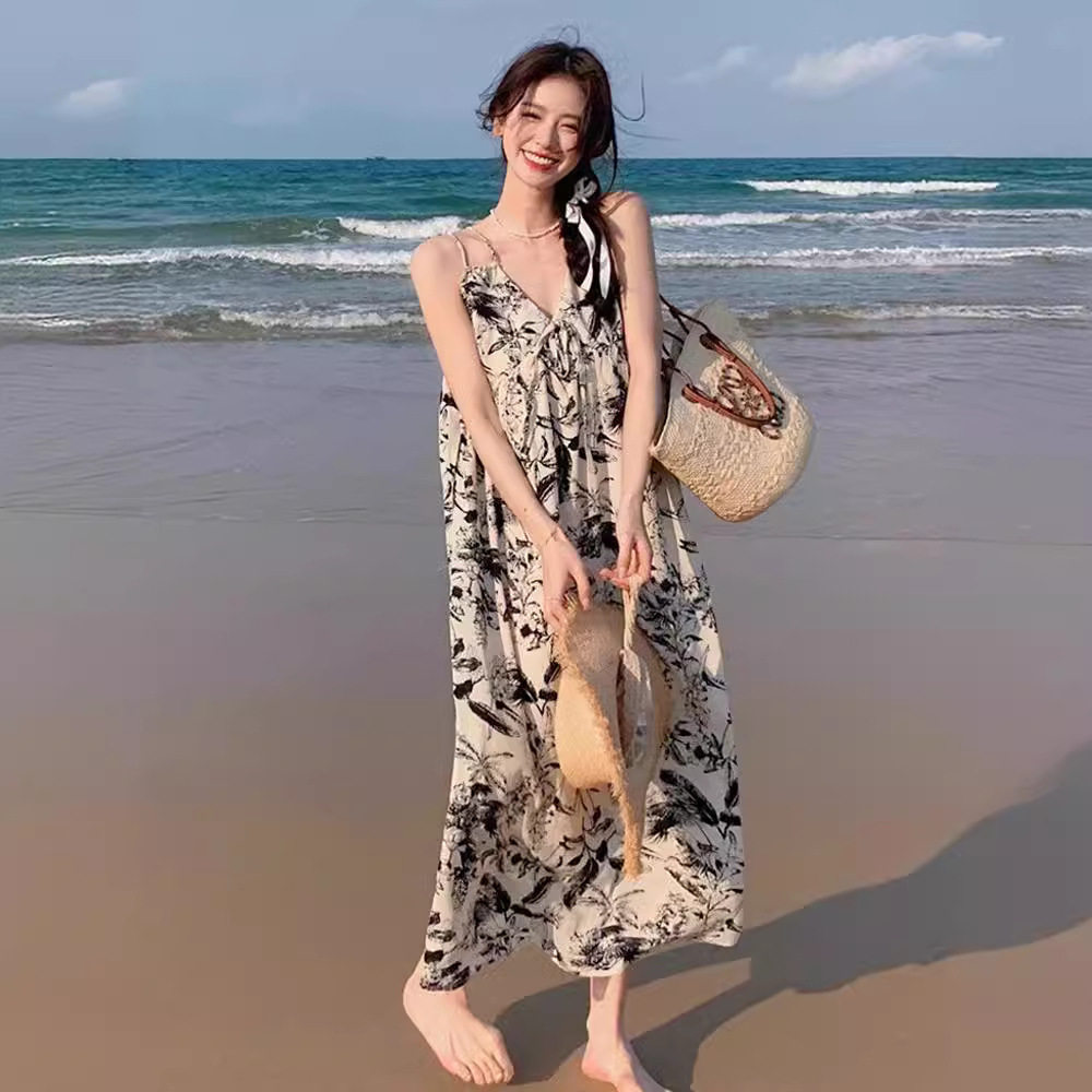 水墨画碎花吊带连衣裙子夏季女法式小众宽松慵懒风过膝长款沙滩裙