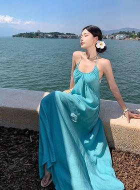 三亚海岛绝美沙滩长裙夏季蓝色挂脖露背连衣裙女气质显瘦海边度假