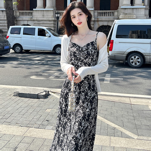 春夏法式雪纺碎花吊带茶歇连衣裙