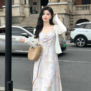 雪纺碎花吊带连衣裙女2026春夏季法式小个子茶歇裙温柔气质长裙子
