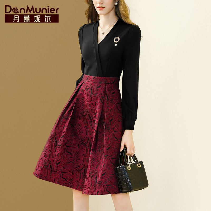 丹慕法式轻奢提花连衣裙女高级感秋冬新款v领长袖气质收腰a字裙子