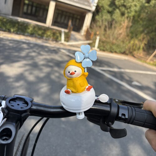 可爱的小黄鸭车灯和车铃