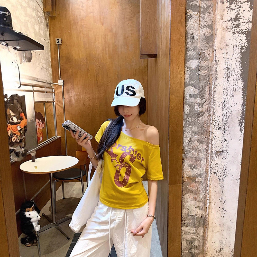 个性班服美式复古字母印花斜领短袖T恤女夏新款辣妹露肩显瘦上衣t