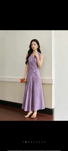 紫色法式高级感V领挂脖连衣裙女2026夏气质优雅别致系带收腰长裙