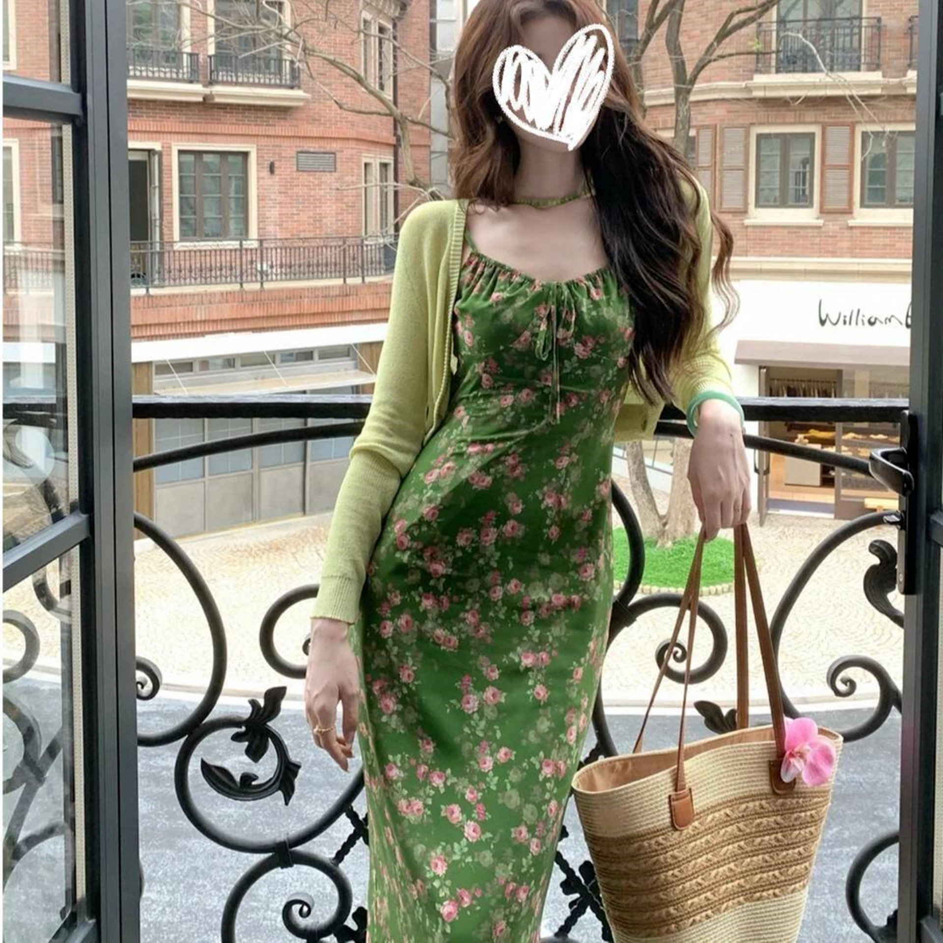 绿色碎花吊带裙外搭防晒外套上衣女夏季新款裙子连衣裙女收腰长裙