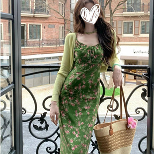 绿色碎花吊带裙外搭防晒外套上衣女夏季新款裙子连衣裙女收腰长裙