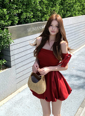 法式多巴胺一字肩红色连衣裙子女夏季2025款气质独特漂亮掐腰短裙