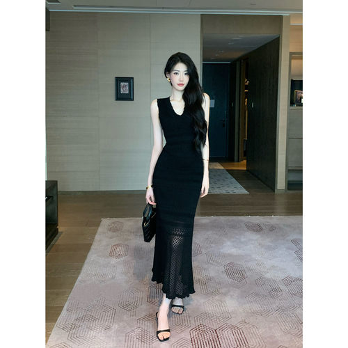 夏季显瘦时尚v领无袖挂脖连衣裙