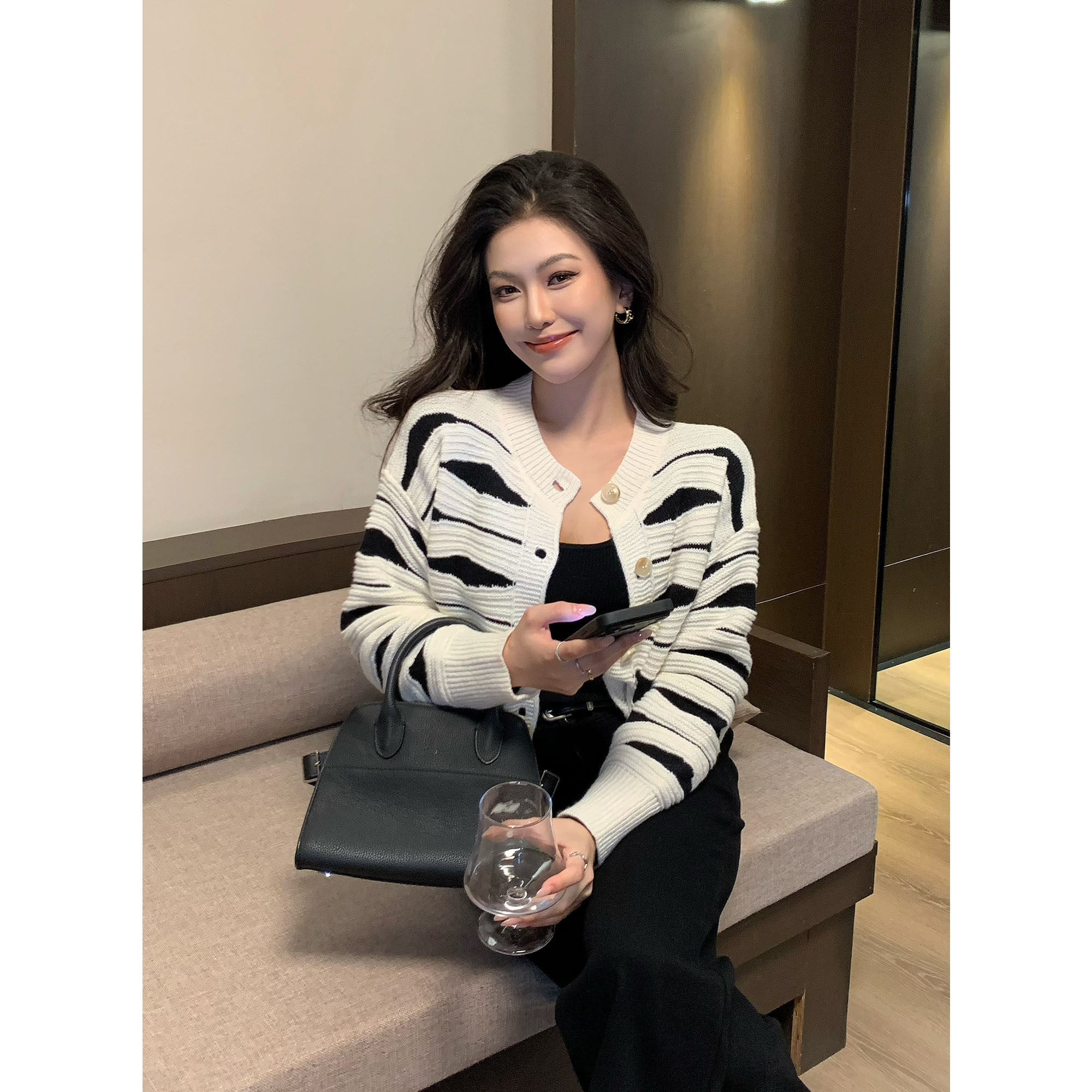 JIJINQI秋冬黑白条纹毛针织衫