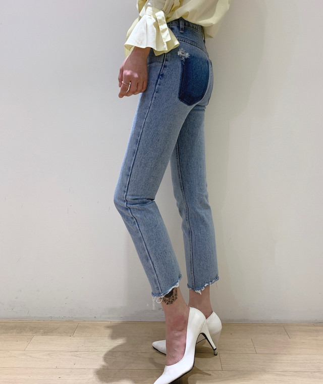 High waist straight jeans with color contrast pocket