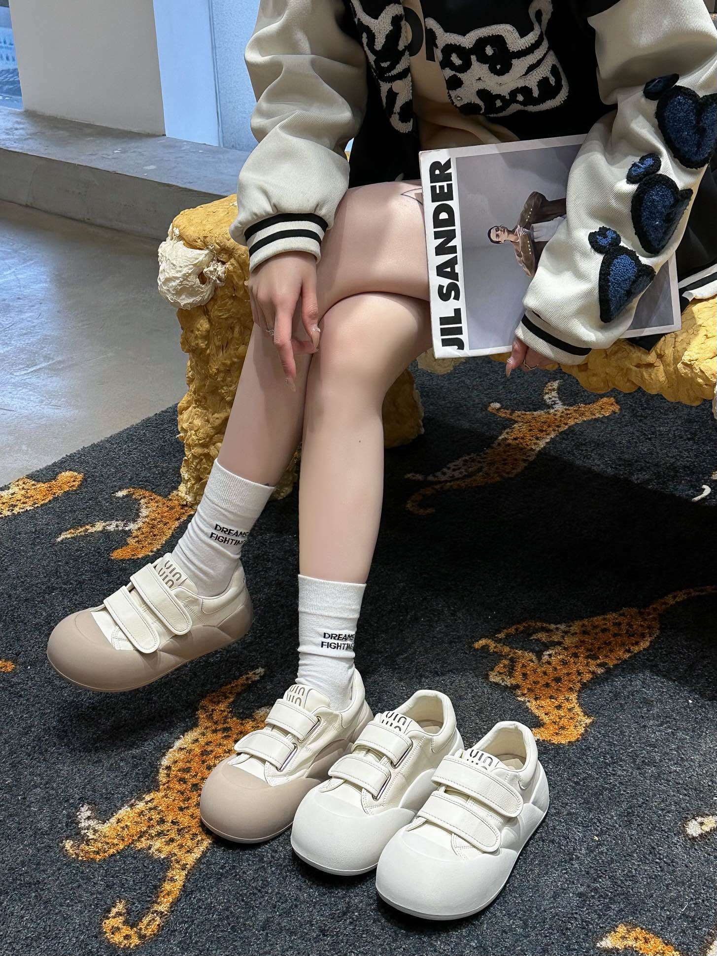 真皮娃娃头小白鞋女2024春季时尚休闲鞋