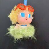 泡泡玛特CRYBABY Vacation系列搪胶毛绒哭娃手工段染帽裙子套装 萌