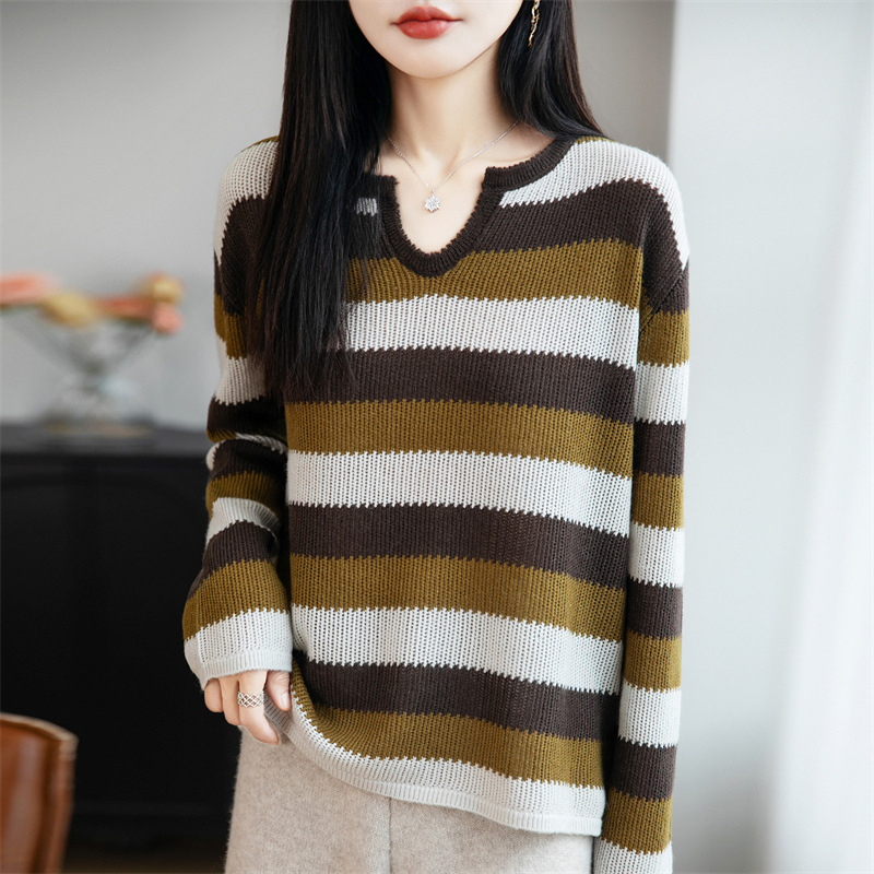 精纺羊毛V领针织衫长袖女2025年早秋新款拼色条纹宽松套头打底衫
