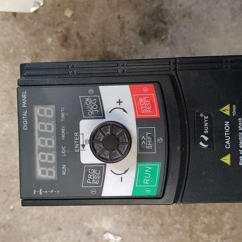 适用日业变频器CM530H-B4T1R5GB/2R2PB，1议价