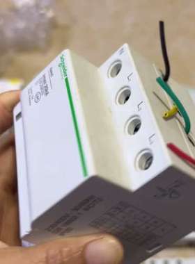 议价4PMPX20kA浪涌、防雷保护器.成色如图.需要的联询价