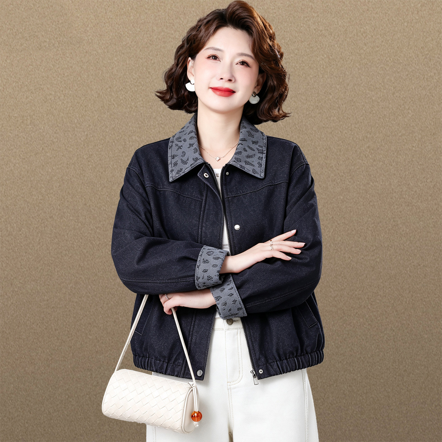 年轻妈妈秋装牛仔外套2026新款中年妇女春秋短款夹克开衫上衣大码