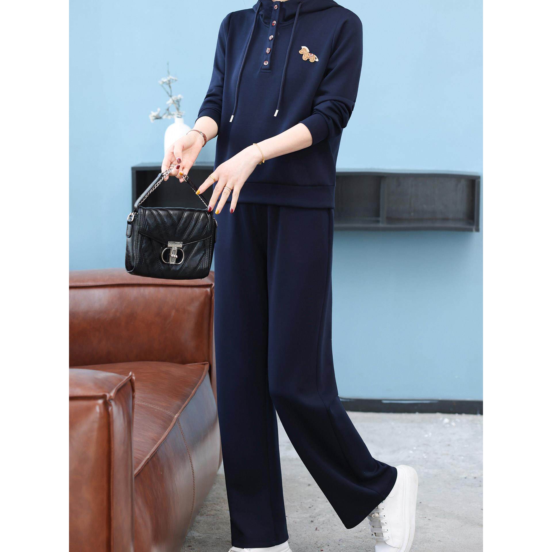 妈妈春装运动休闲套装2026年春季新款两件套直筒长裤子中老年女装