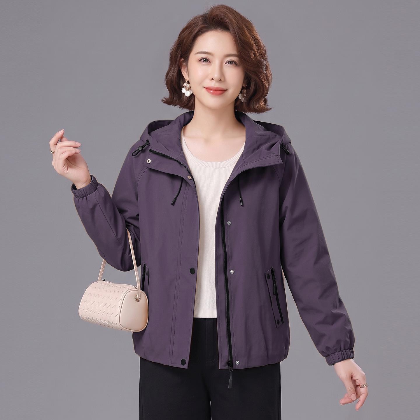妈妈秋装外套2026新款中老年女装连帽夹克上衣春秋季中年妇女风衣