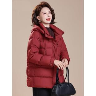 50多岁妈妈冬装外套本命年红色洋气中老年女冬季羽绒棉服加厚棉袄