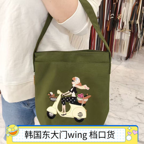 新款拼布刺绣摩托少女水桶包23×24×16cm 韩国东大门wing手拎包