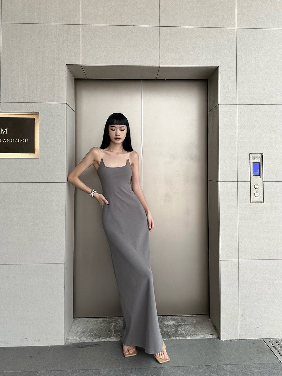 VENUIE 简约设计高级感隐形肩带修身显瘦吊带背心气质连衣裙长裙