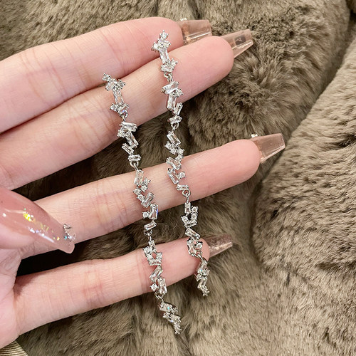 银色锆石百搭女生耳环
