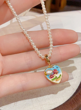 春季新款时尚甜美百搭油画爱心吊坠珍珠项链个性简约设计感锁骨链