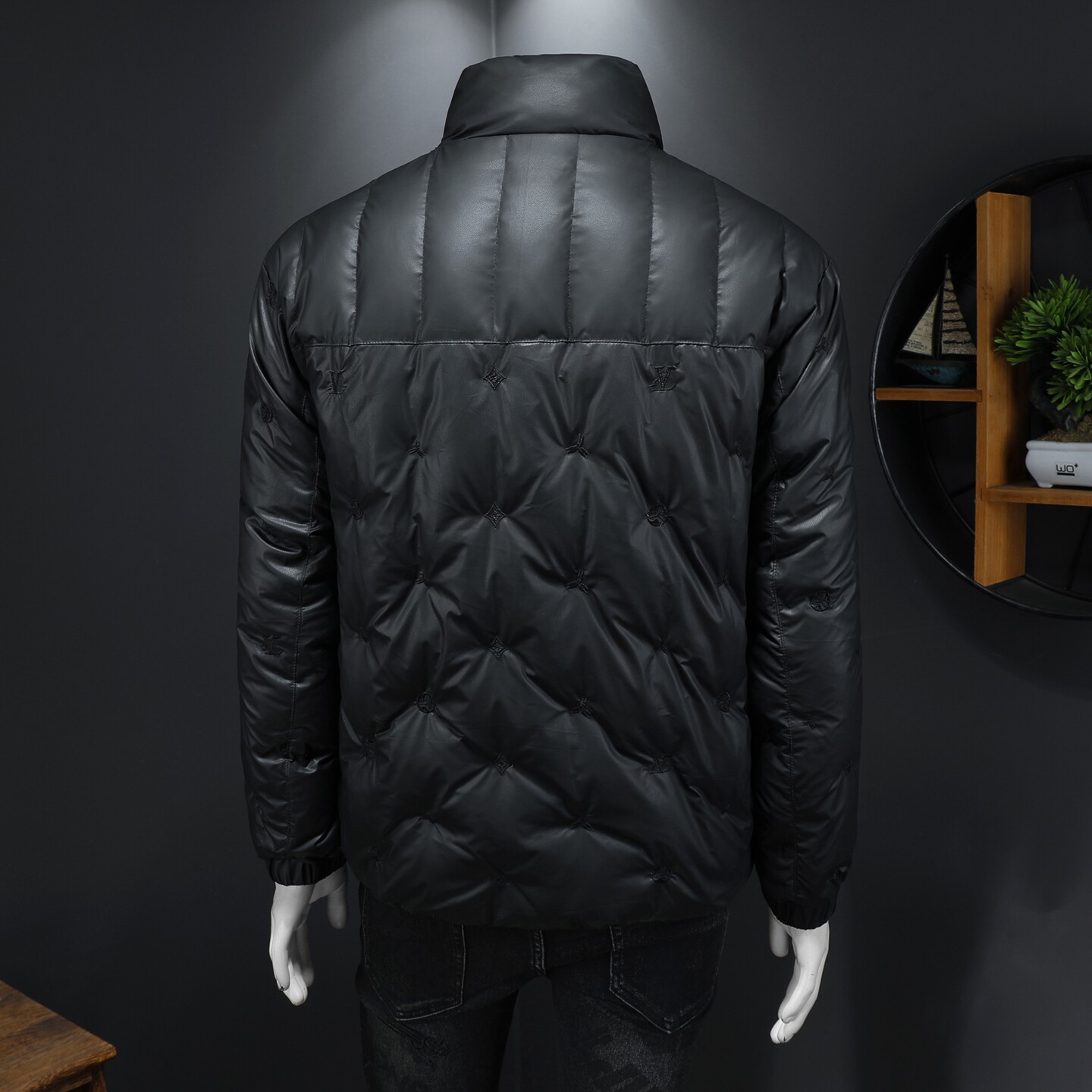 2025秋冬装刺绣90%绒立领羽绒服男钱塘6006-5101-P320假模图,男装羽绒服,钱塘6006(原3029)