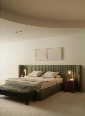 米兰 Manzoni 外观更大胆、更现代卧室双人床