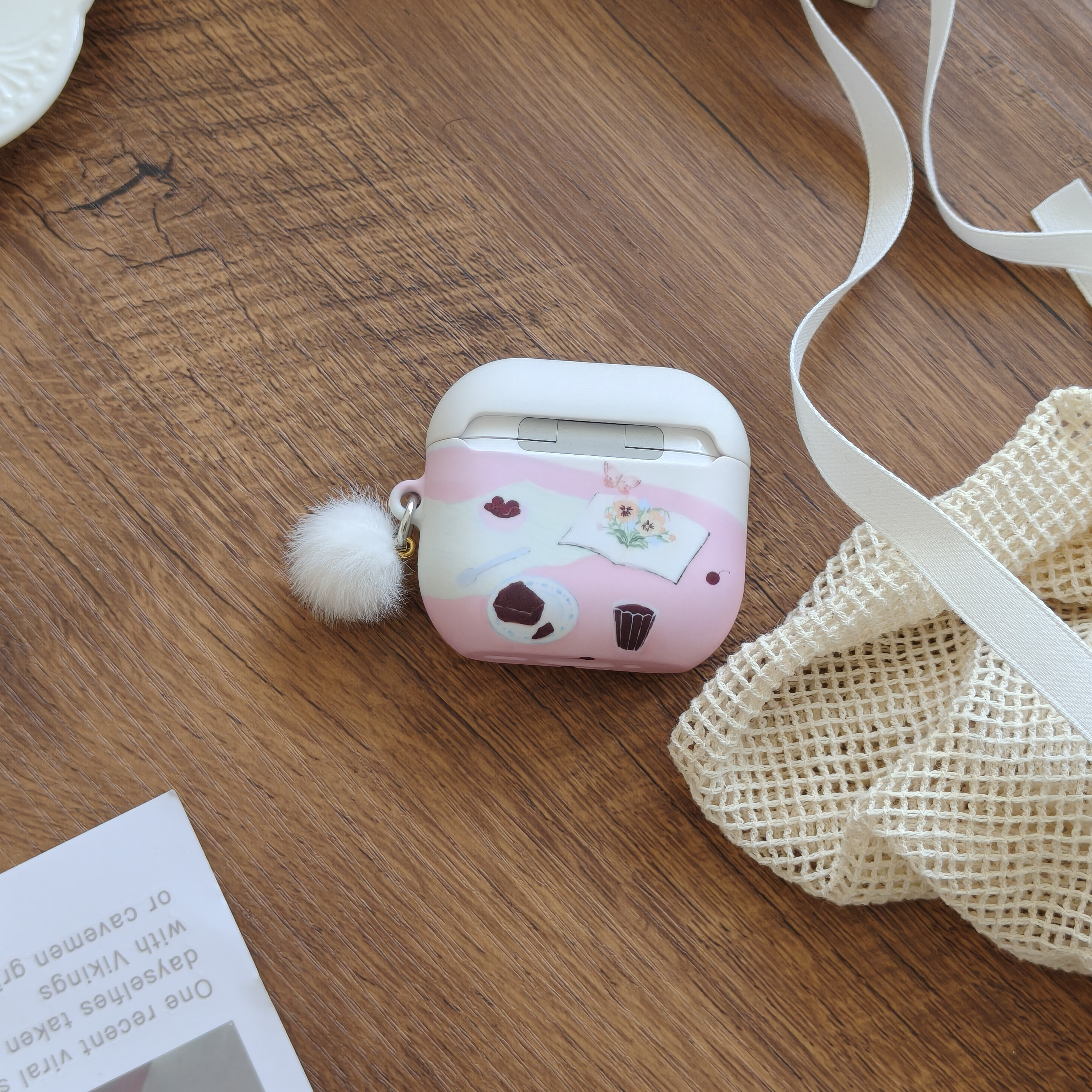 粉色餐桌适用于Airpodspro3保护套AirPods4耳机套aipods2/AirPodspro2苹果airpods第三代创意磨砂菲林耳机壳