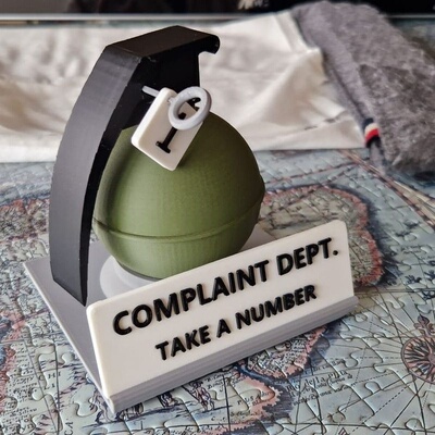 独立站新品 Complaint Department Desk Sign 投诉部门手榴弹摆件
