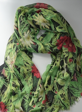 ZAR*绿叶红花莫代尔麻大尺寸日常出游拍照个性绿色防风防晒围巾