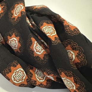 Z家黑底红花软糯百搭日常出游拍照围巾披肩百搭复古