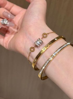 新款不掉色百搭钛钢18k金手镯潮流时尚高级感卡扣手环可调节手链