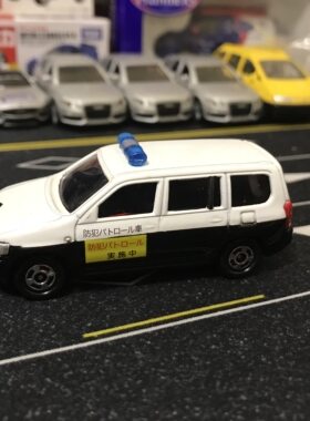 多美卡合金车模警车瑕疵带减震