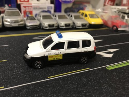 多美卡合金车模警车瑕疵带减震