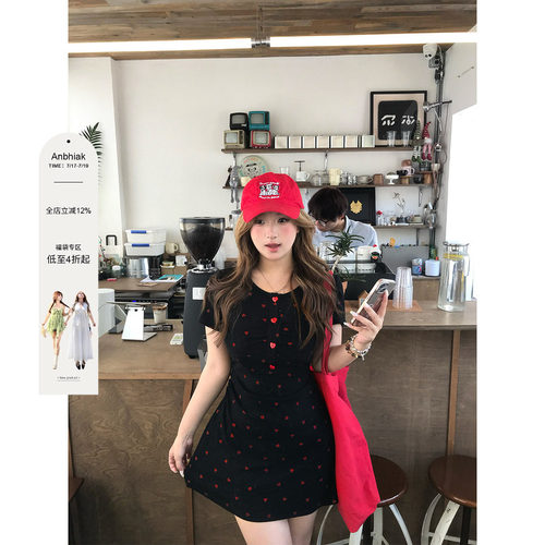 安妮不火恋语织物俏皮感桃心印花连衣裙女微胖大码收腰可爱小裙子