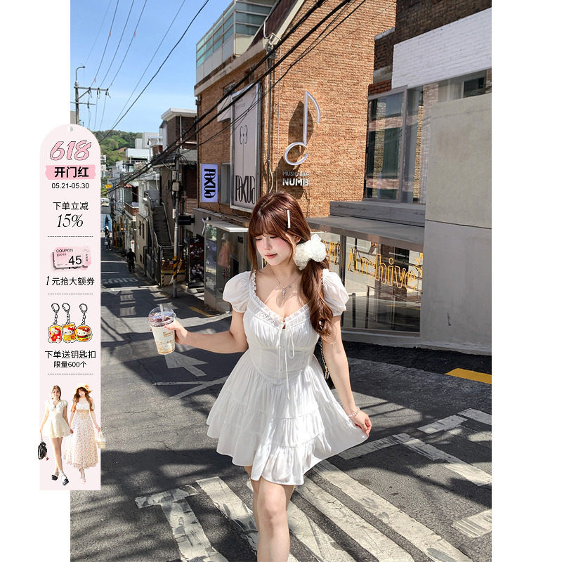 安妮不火甜欲感木耳边系带泡泡袖连衣裙女微胖大码收腰甜美小白裙