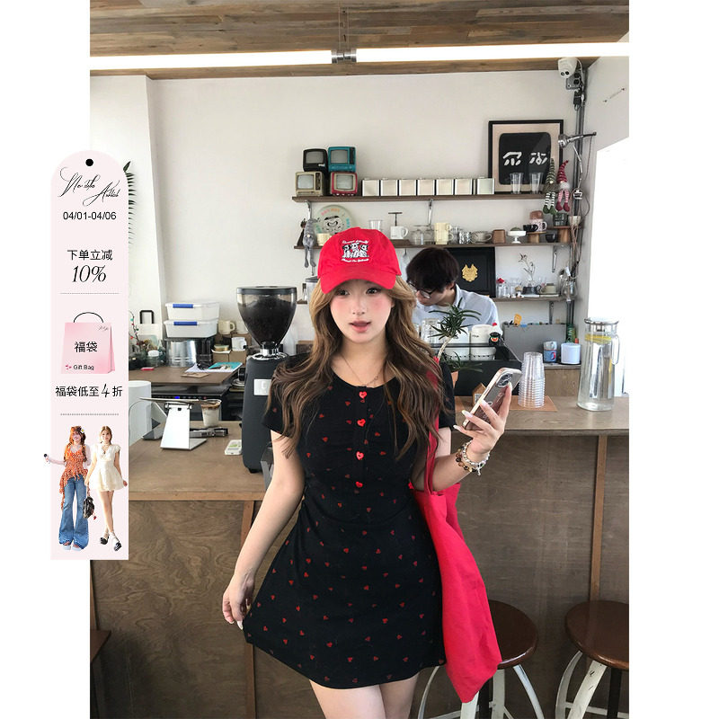 安妮不火恋语织物俏皮感桃心印花连衣裙女微胖大码收腰可爱小裙子