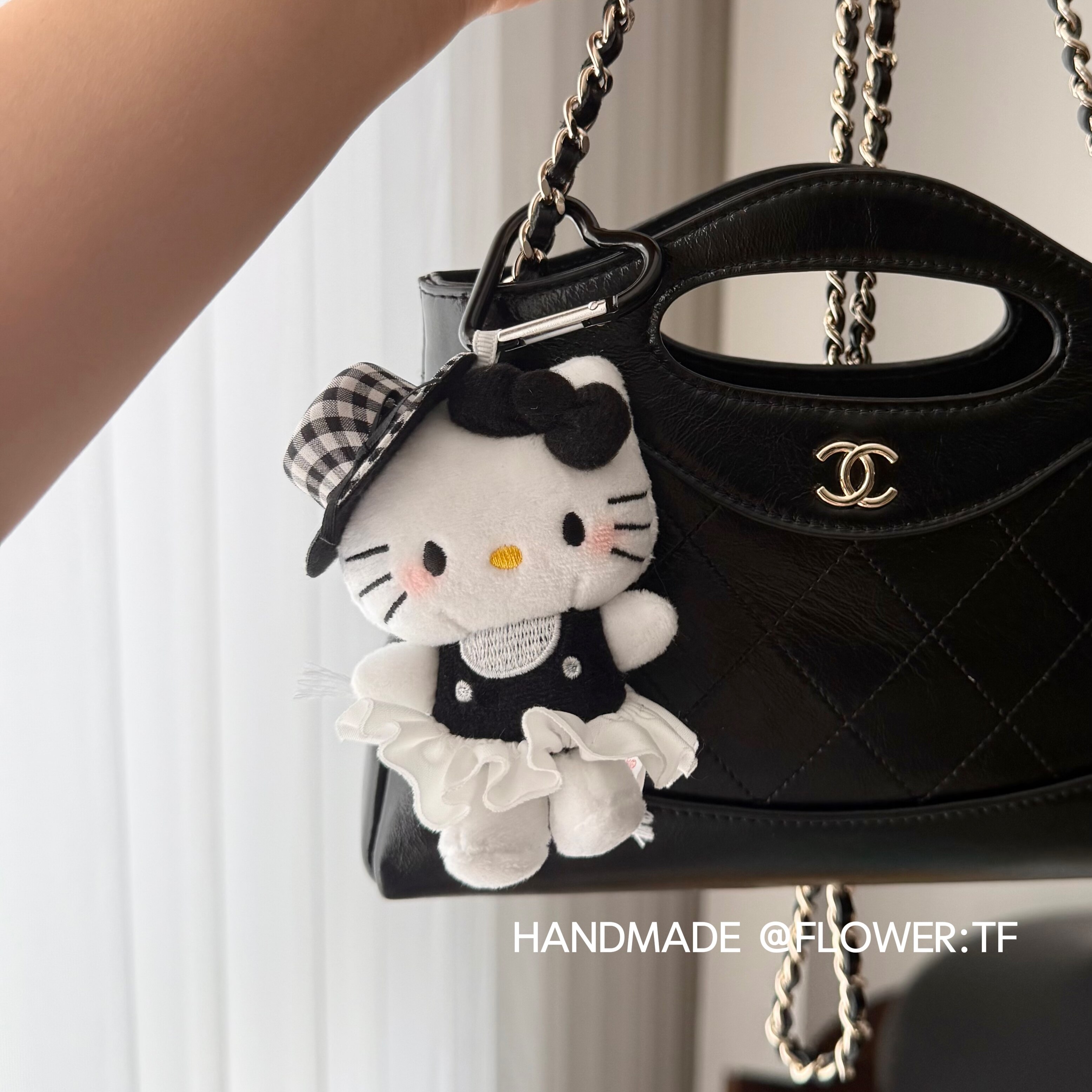 2025夏季款kitty凯蒂猫包包挂件爱心钥匙扣毛绒公仔女生逛街包饰