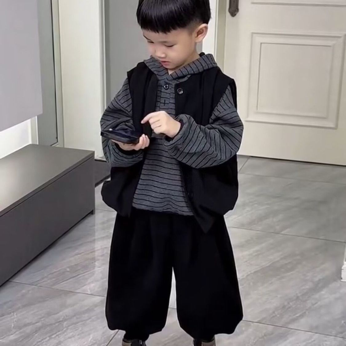 男童秋季套装2025新款儿童女童连帽卫衣痞帅韩版马甲灯笼裤三件套