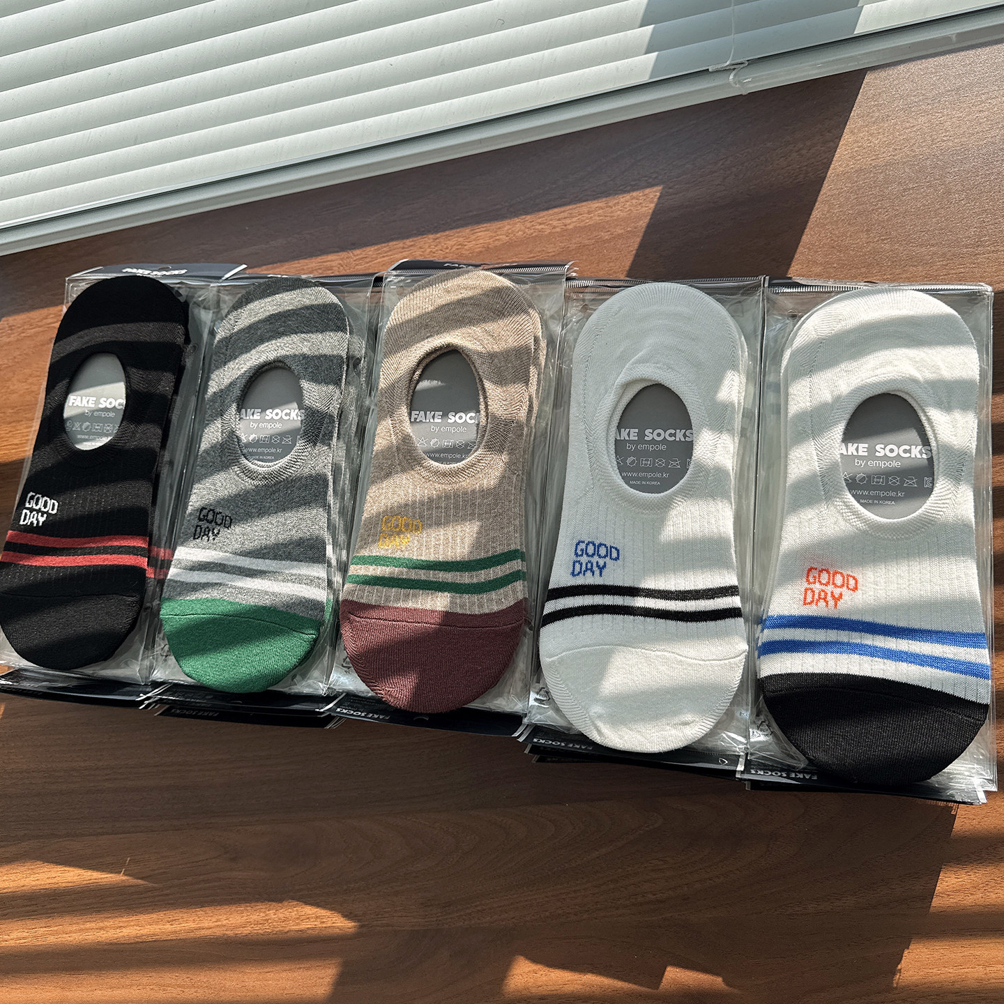 韩国进口男袜子东大门现货春夏新款棉条纹字母隐形防滑不掉跟船袜