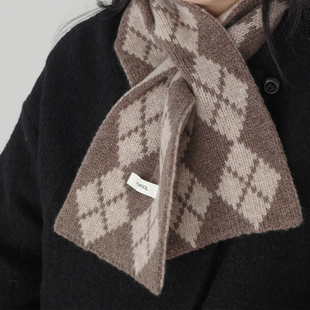 100%羊毛文艺气质复古菱格纹学院风保暖交叉穿口围巾围脖 包邮