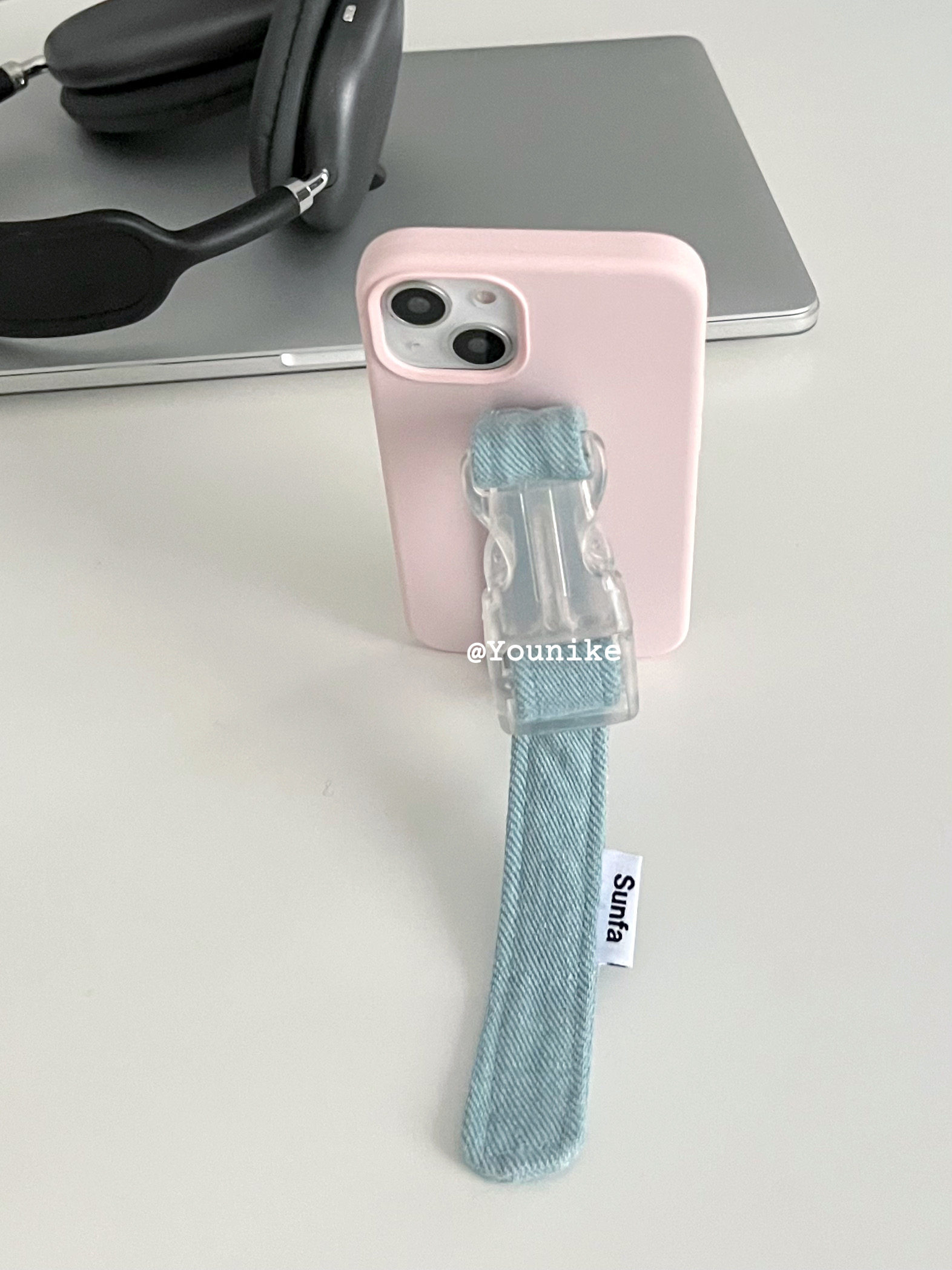 奶油粉牛仔腕带手提适用iphone13pro/14promax苹果12/11手机壳套