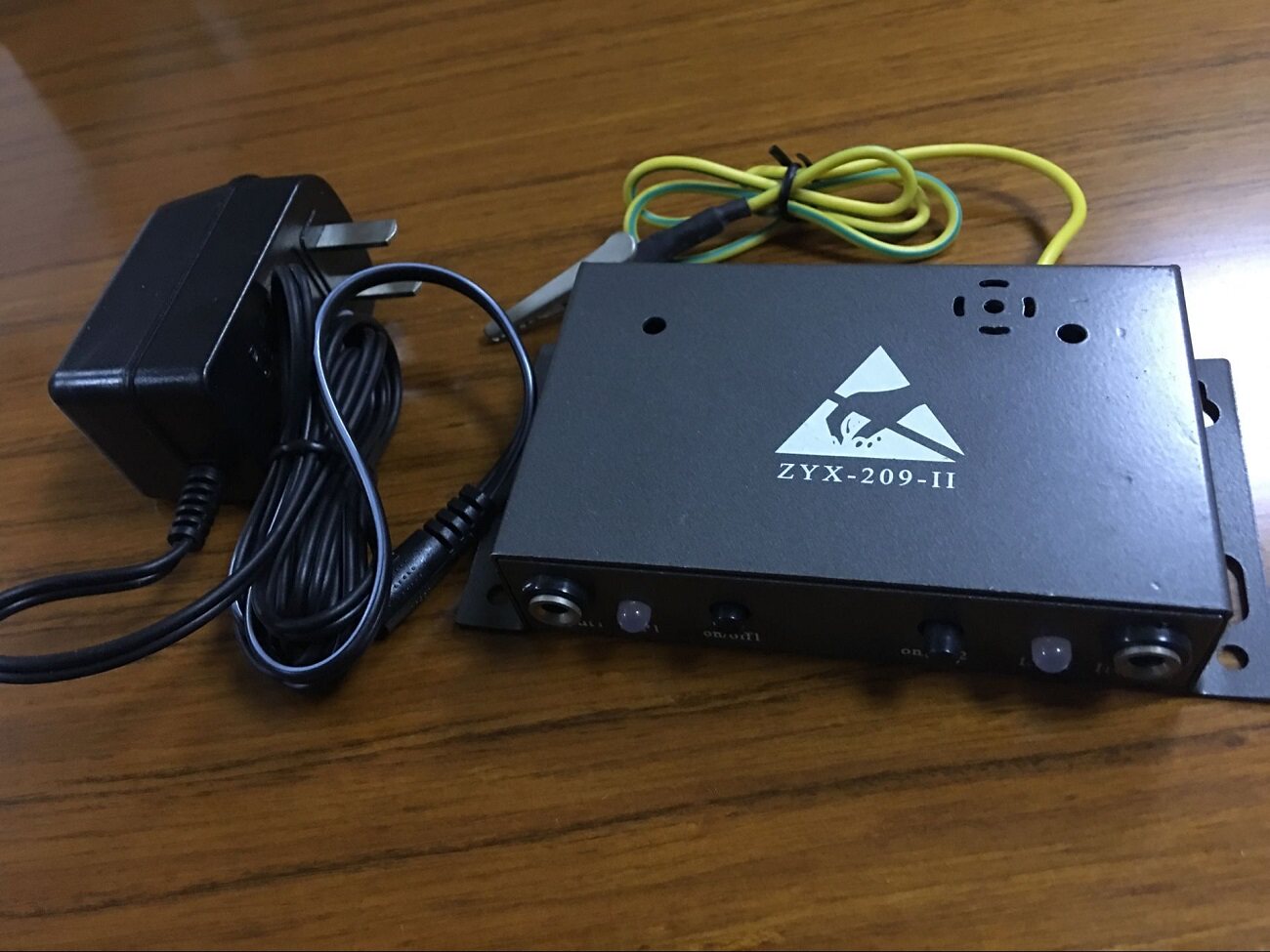 厂家直销ZYX-209-II防静电手腕带接地报警器 静电环在线监控仪器