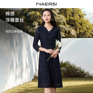 七分袖 娜尔思气质V领连衣裙女2025秋季 NAERSI 中长裙 浮雕蕾丝