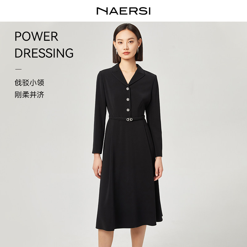 NAERSI娜尔思V领连衣裙门筒扣子立体剪裁修身显瘦25秋款(配